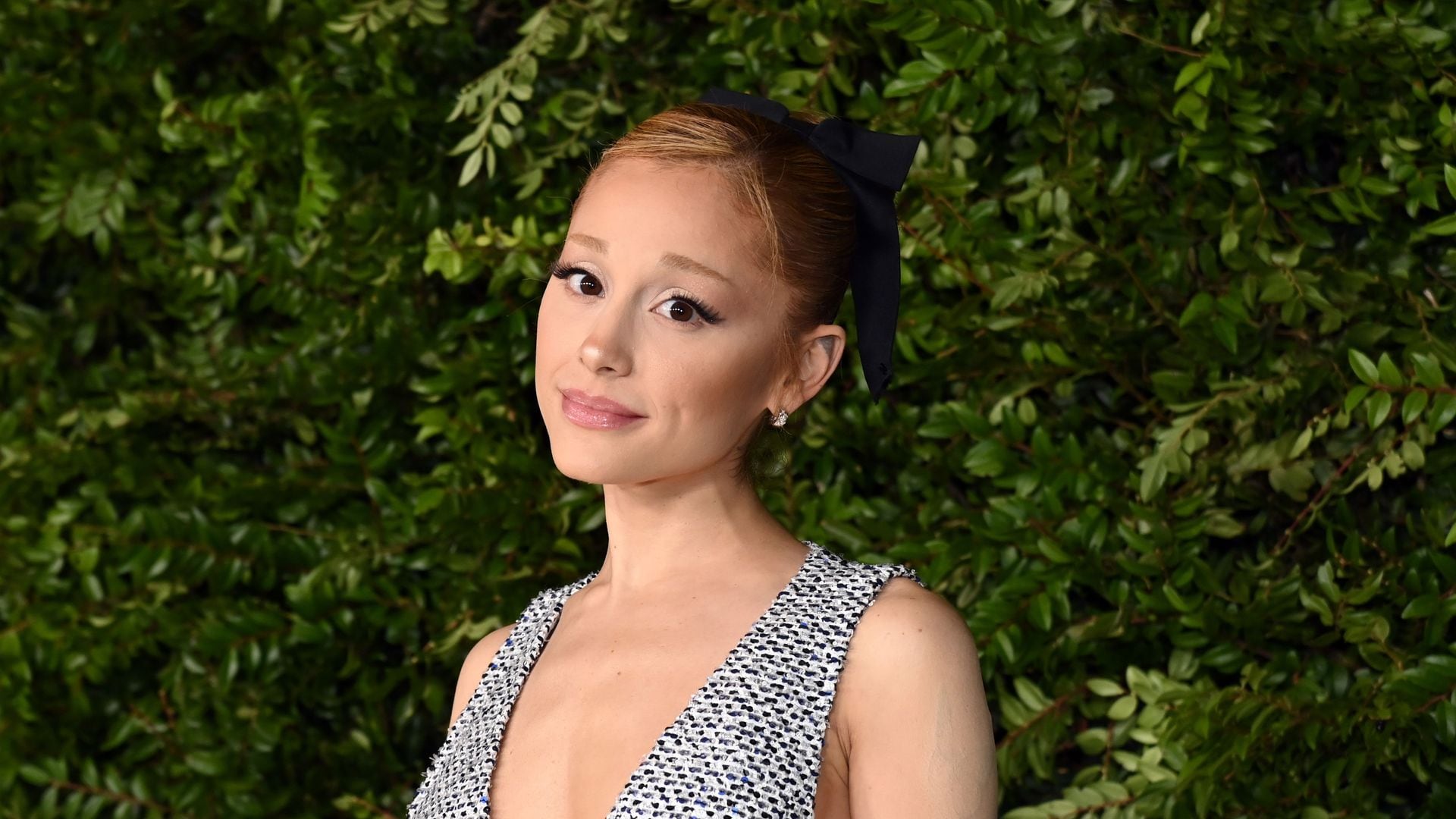 Ariana Grande en el centro del escándalo: la ex de Ethan Slater habla de su ruptura con el actor