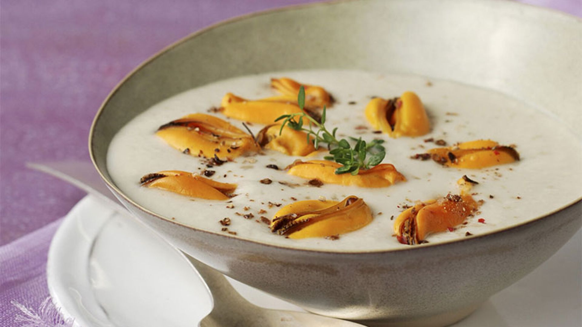 Crema de verduras con mejillones