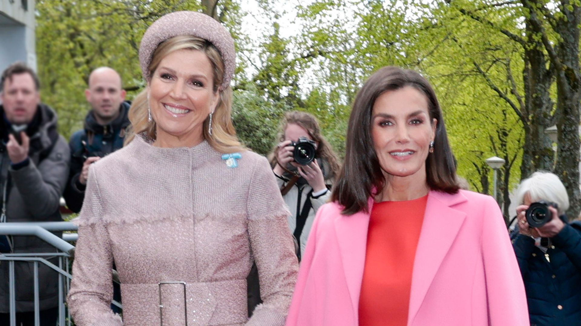 Máxima de Países Bajos y su look junto a la reina Letizia: vestido sobrio y condecoración