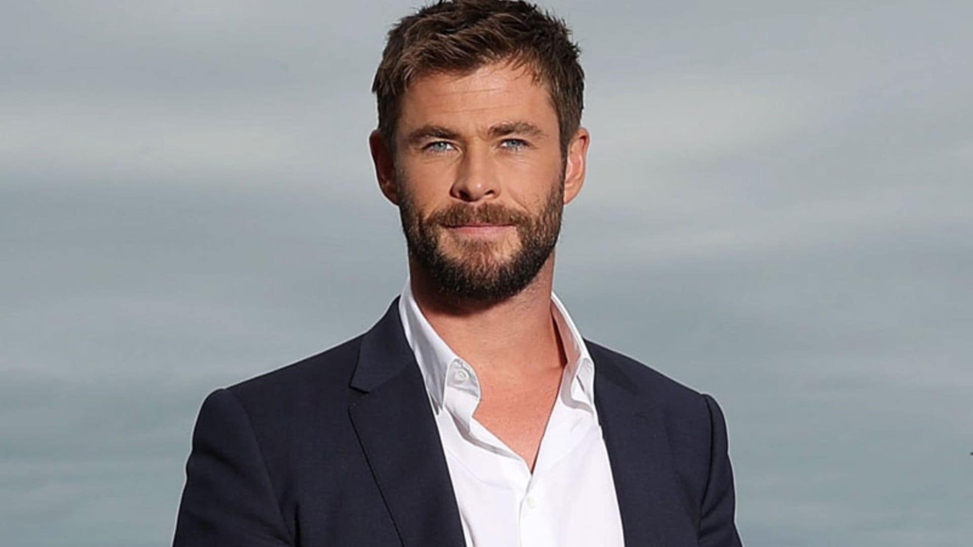 ¡No podía ser perfecto! El divertido vídeo de Chris Hemsworth que demuestra que el fútbol no es lo suyo