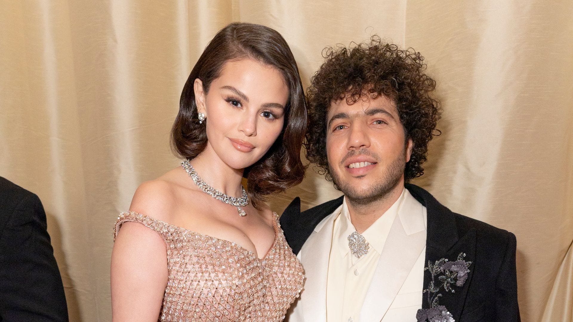 Selena Gomez revela que casi se pierde su propuesta de matrimonio con Benny Blanco