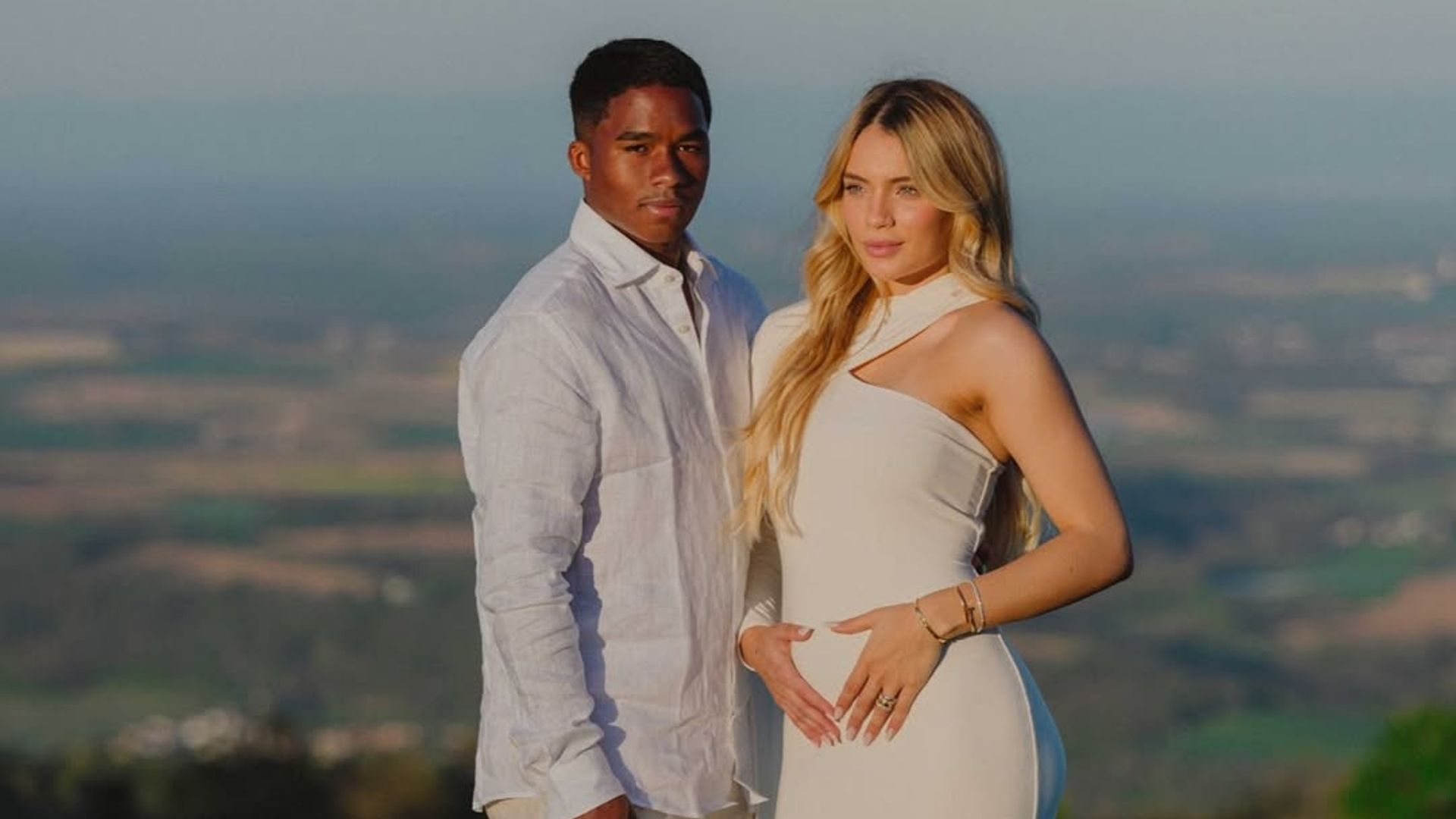 El futbolista Endrick anuncia que está esperando su primer hijo junto a la modelo Gabriely