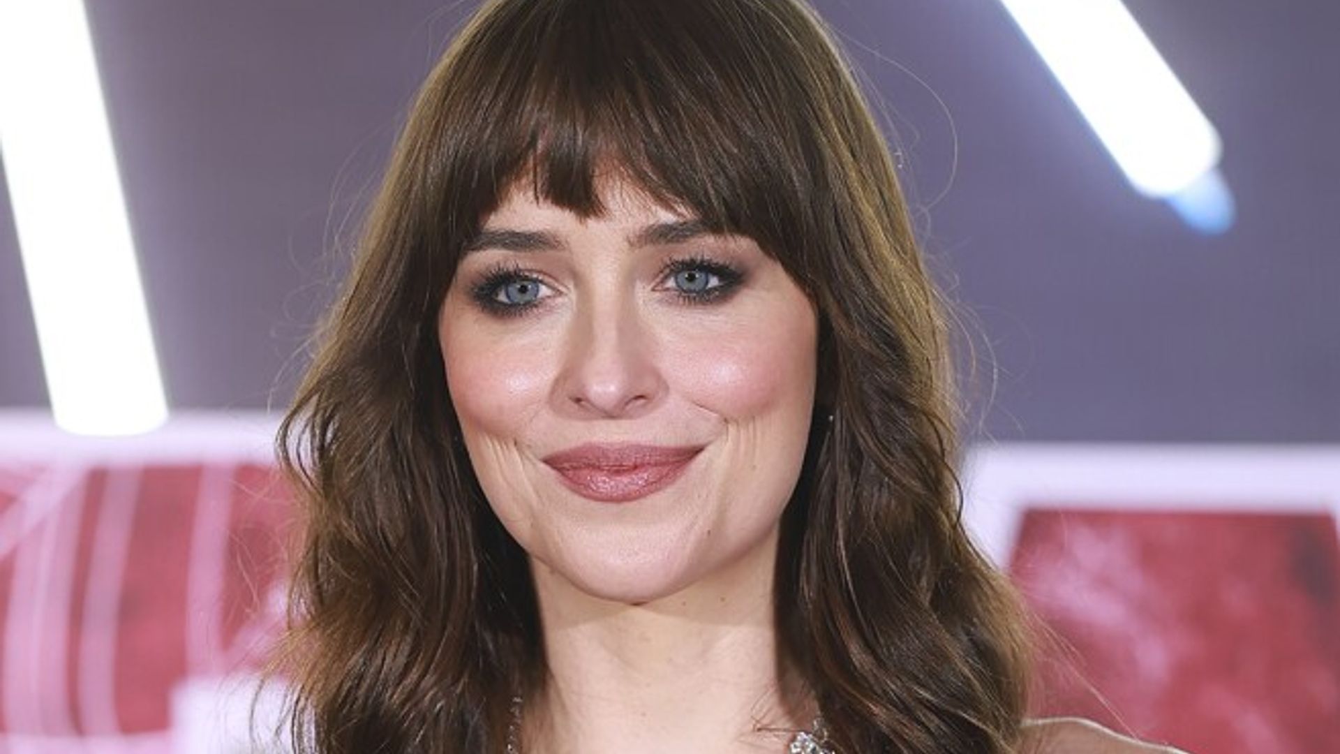 El escultural vestido de Dakota Johnson en su visita a México