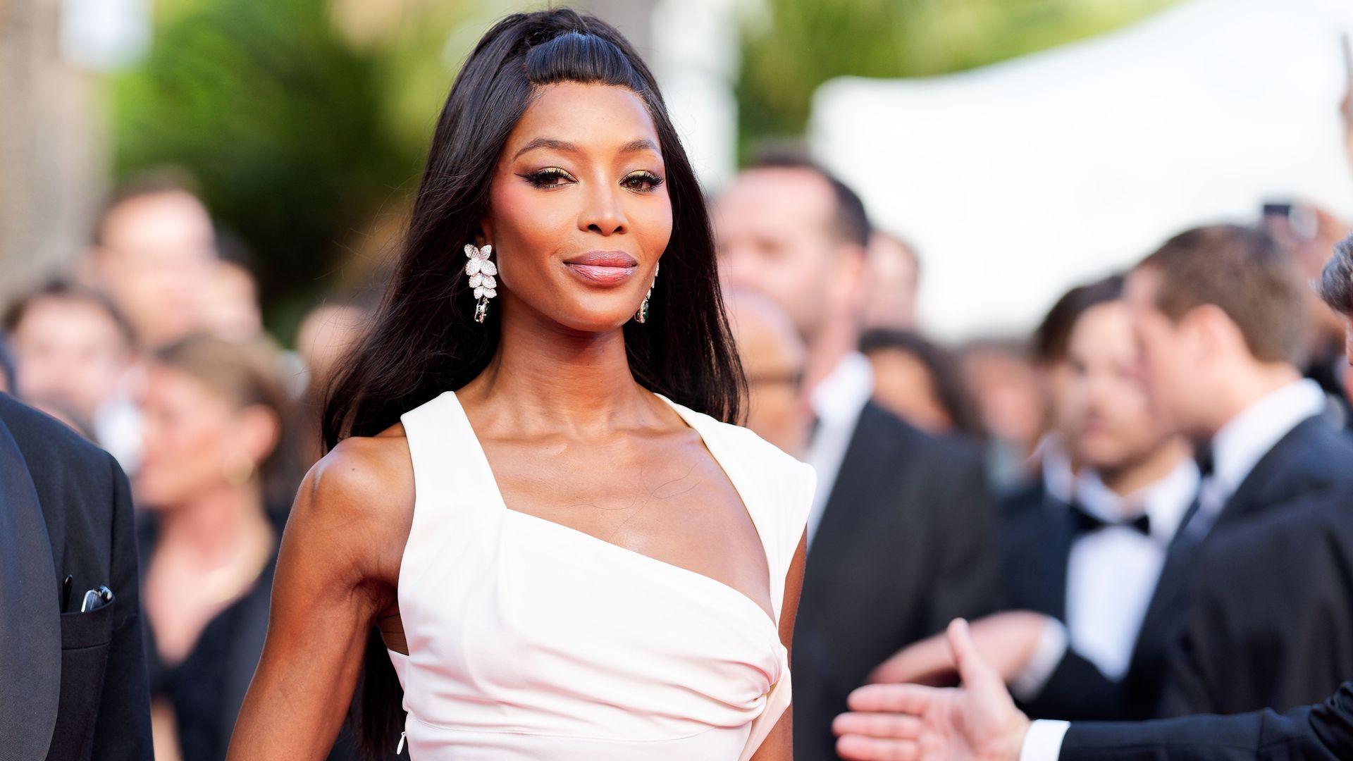 Los dos ejercicios explosivos con los que Naomi Campbell se mantiene en forma a los 55