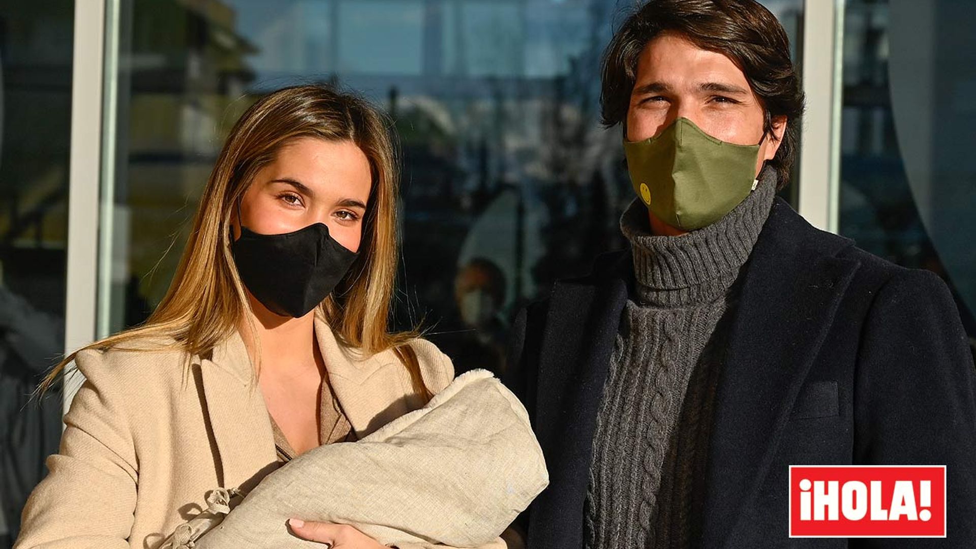 María Pombo abandona el hospital con su hijo Martín