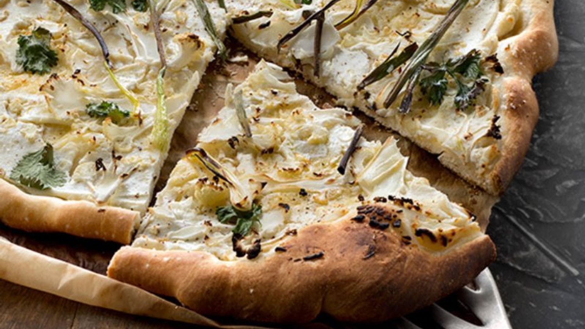 Pizza con coliflor y queso 'ricotta'