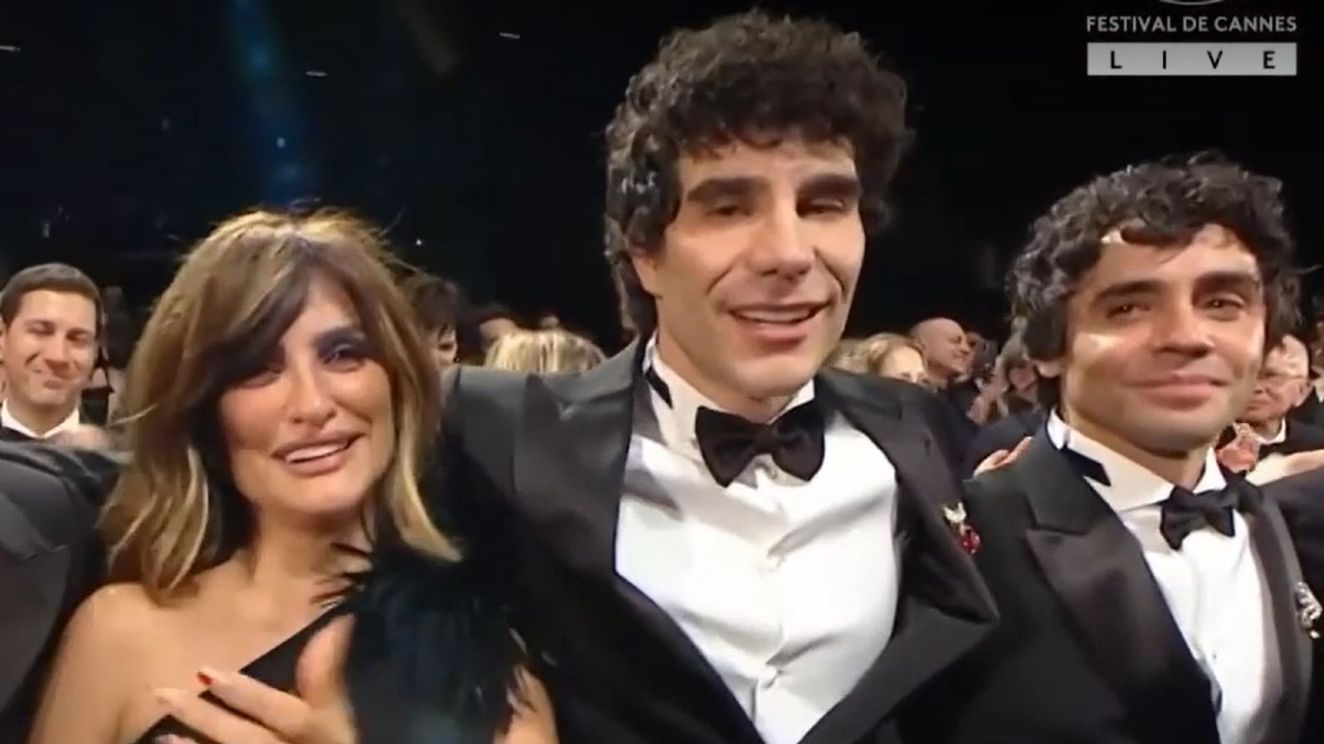 Los Javis reciben una ovación histórica de 20 minutos y Penélope Cruz rompe a llorar: todos los detalles de su gran noche en Cannes