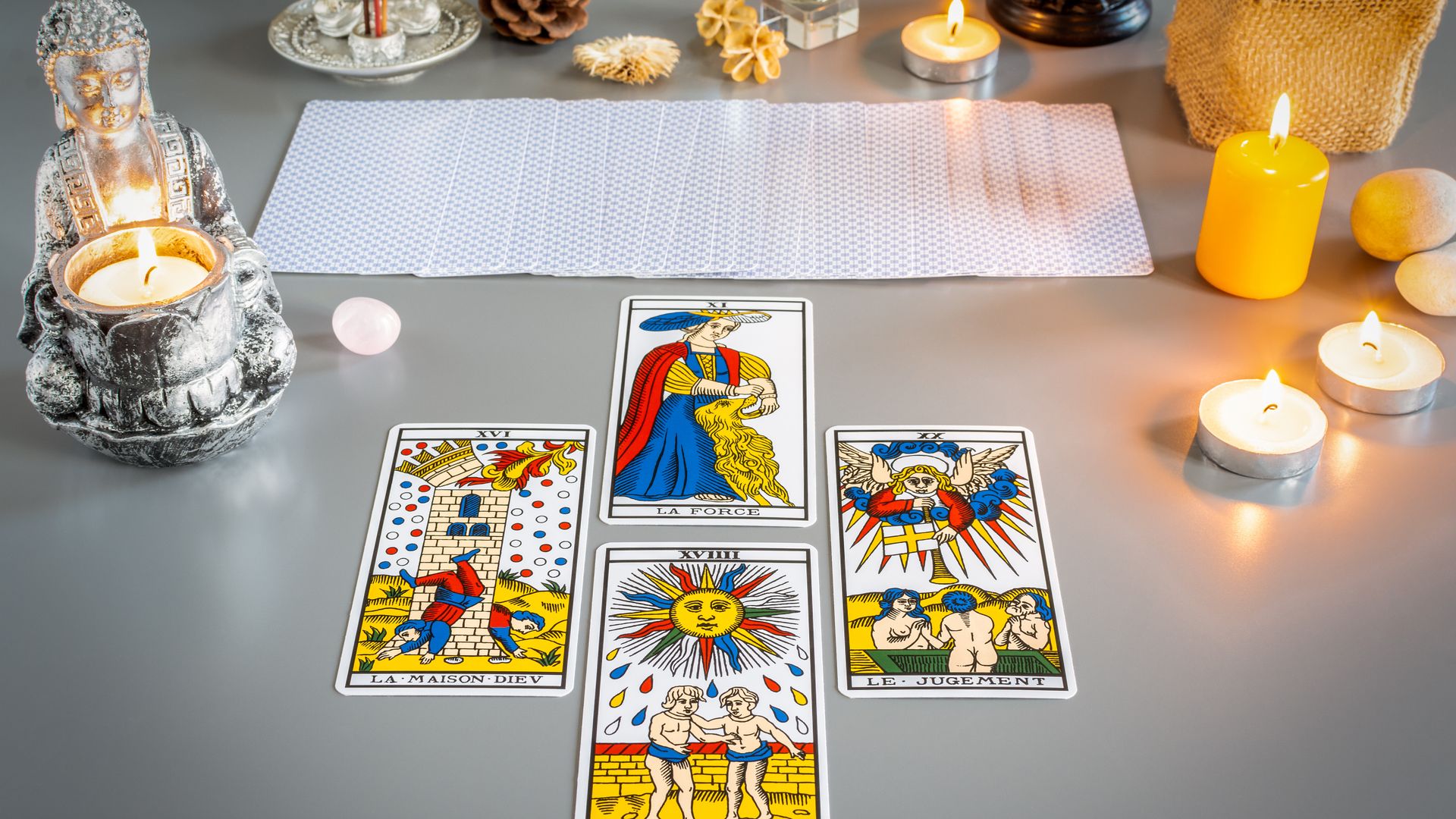 Tarot de Marseille. Tirada en cruz