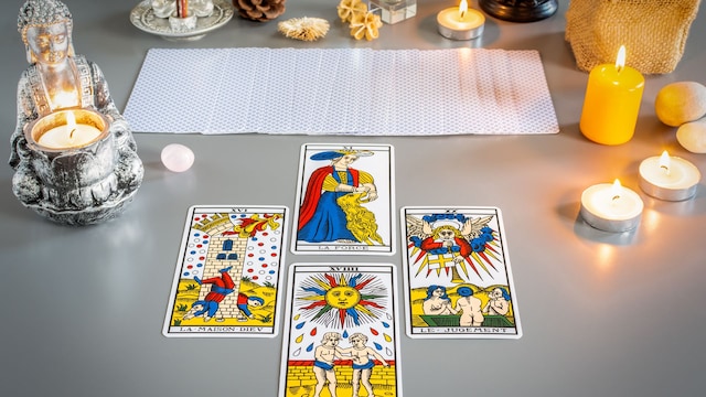 Tarot de Marseille. Tirada en cruz