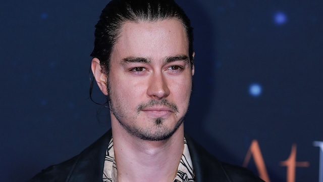 Manuel Masalva en la blue carpet de "At Midnight" en Centro Cultural Roberto Cantoral en la Ciudad de México.