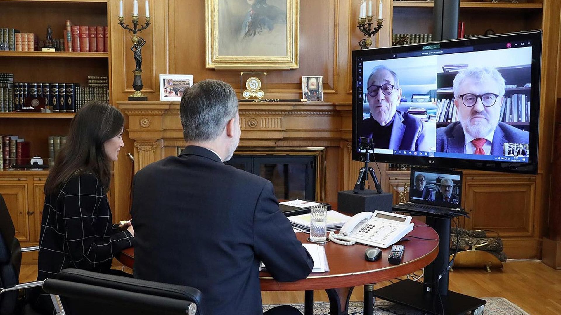 Los Reyes conversan con Javier Solana, ya recuperado del coronavirus