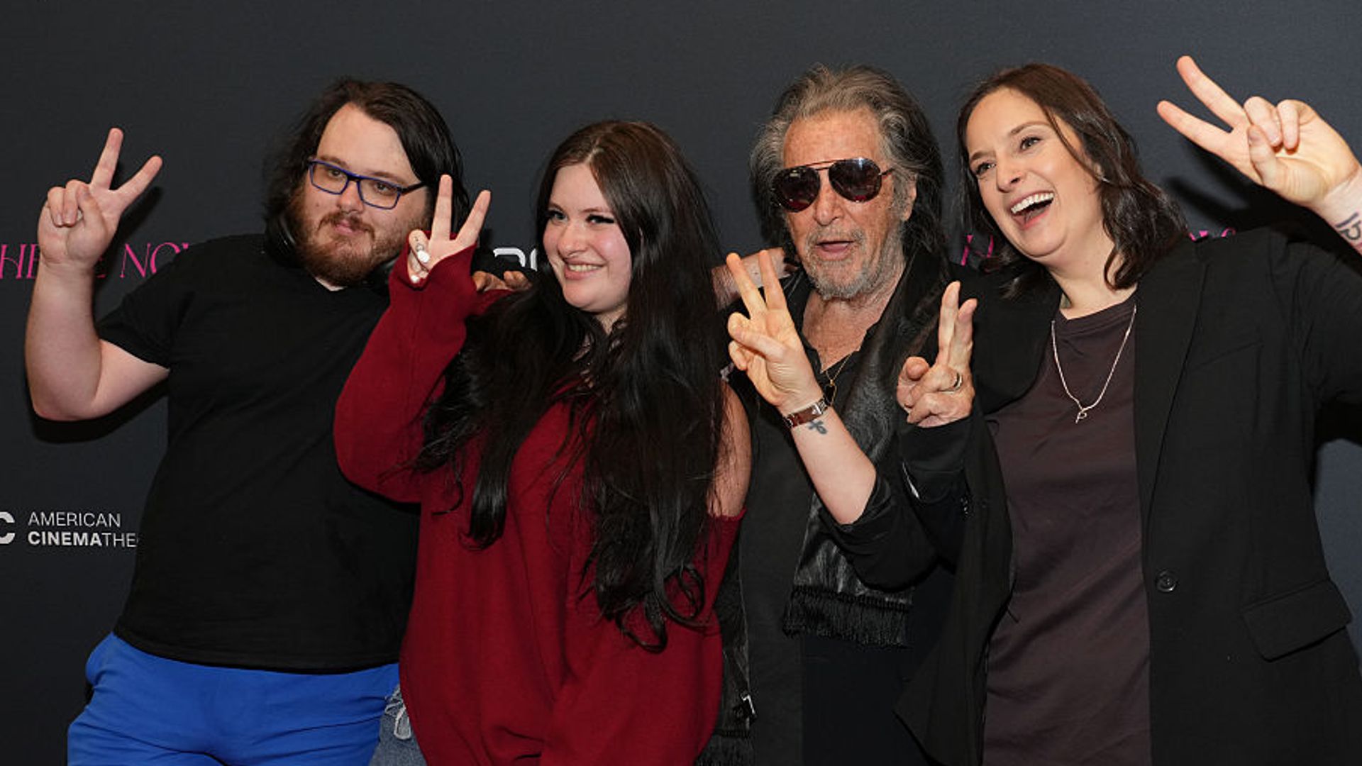 El sorprendente posado familiar de Al Pacino en el debut de su hija Julie como directora