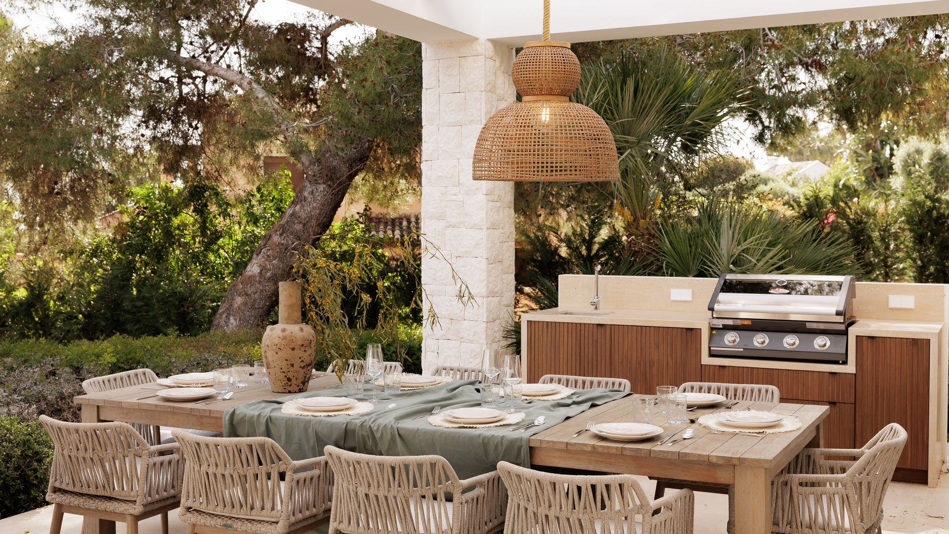 Cocina exterior en un proyecto de GC Studio