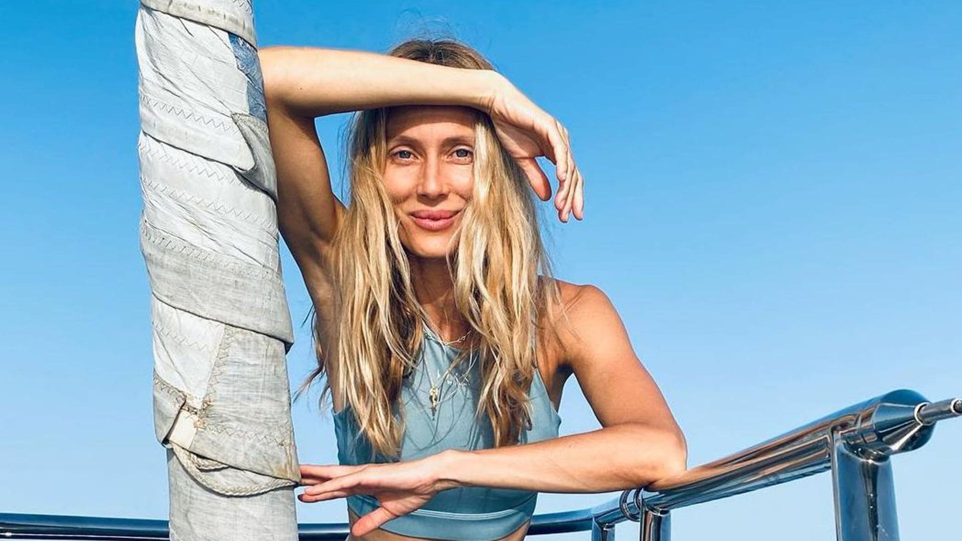 Vanesa Lorenzo, lección de yoga en alta mar