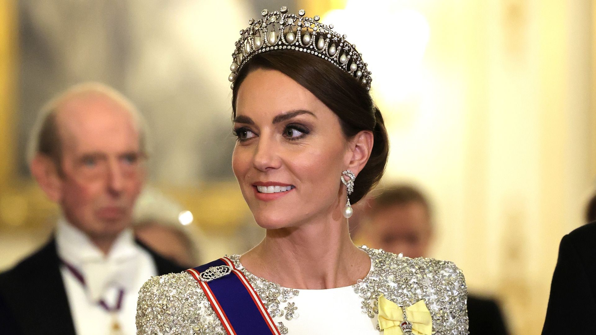 Kate Middleton busca tiara para su encuentro con Macron
