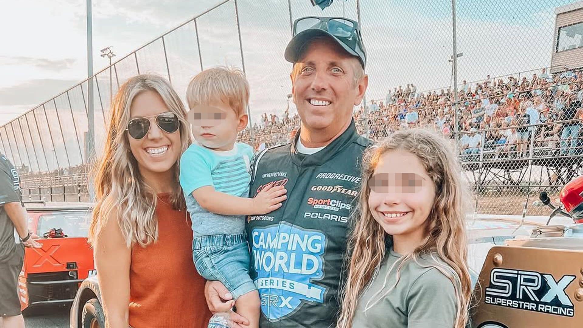 Greg Biffle con su mujer Cristina y sus dos hijos, Emma, ​​de 14 años, y Ryder, de 5