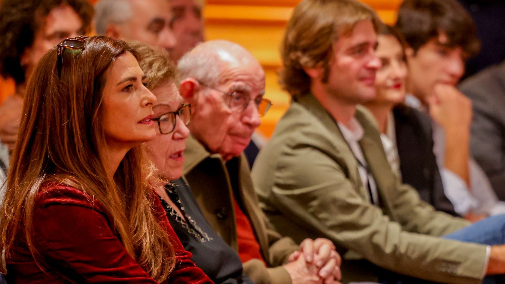 Nuria Roca, sus suegros y su hijo Pau en la presentación de Vera, una historia de amor, la nueva novela de Juan del Val. 4 de noviembre de 2025