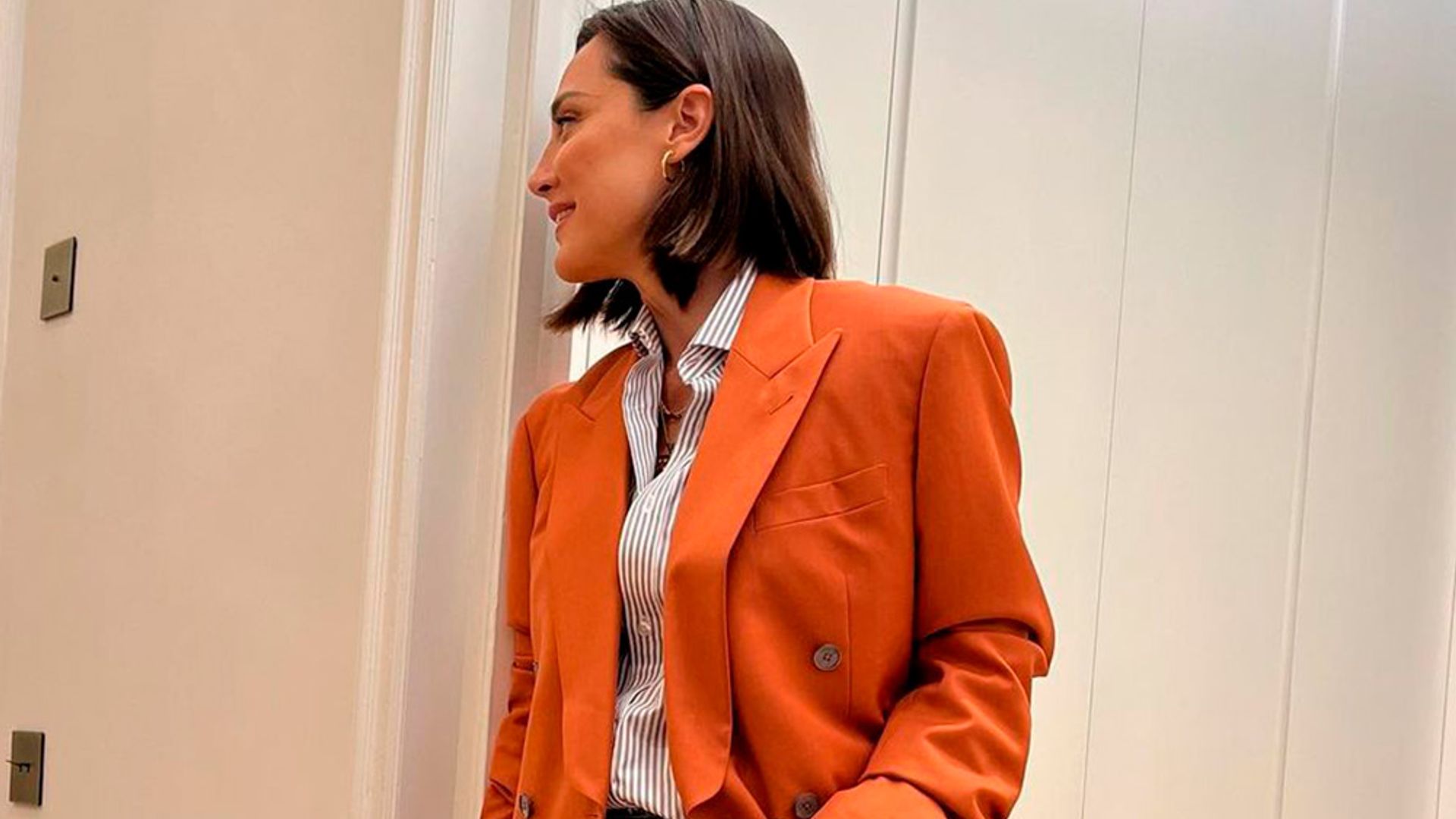 Sigue el consejo de Tamara Falcó y viste elegante en primavera gracias a una sola prenda