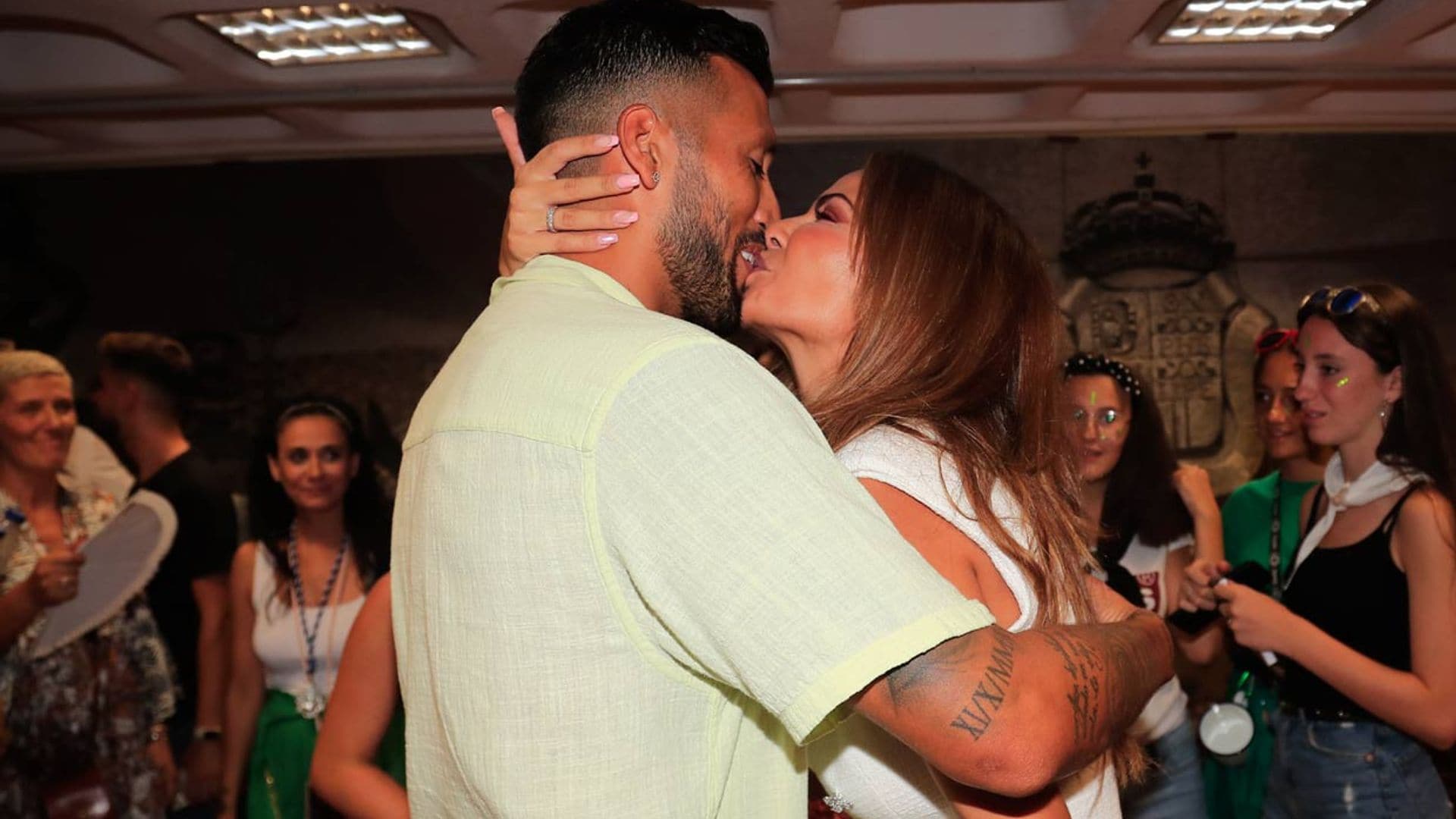 Tamara Gorro y su beso de película con Ezequiel Garay en la ciudad que la ha visto crecer