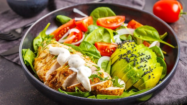 ensalada pollo aguac adob