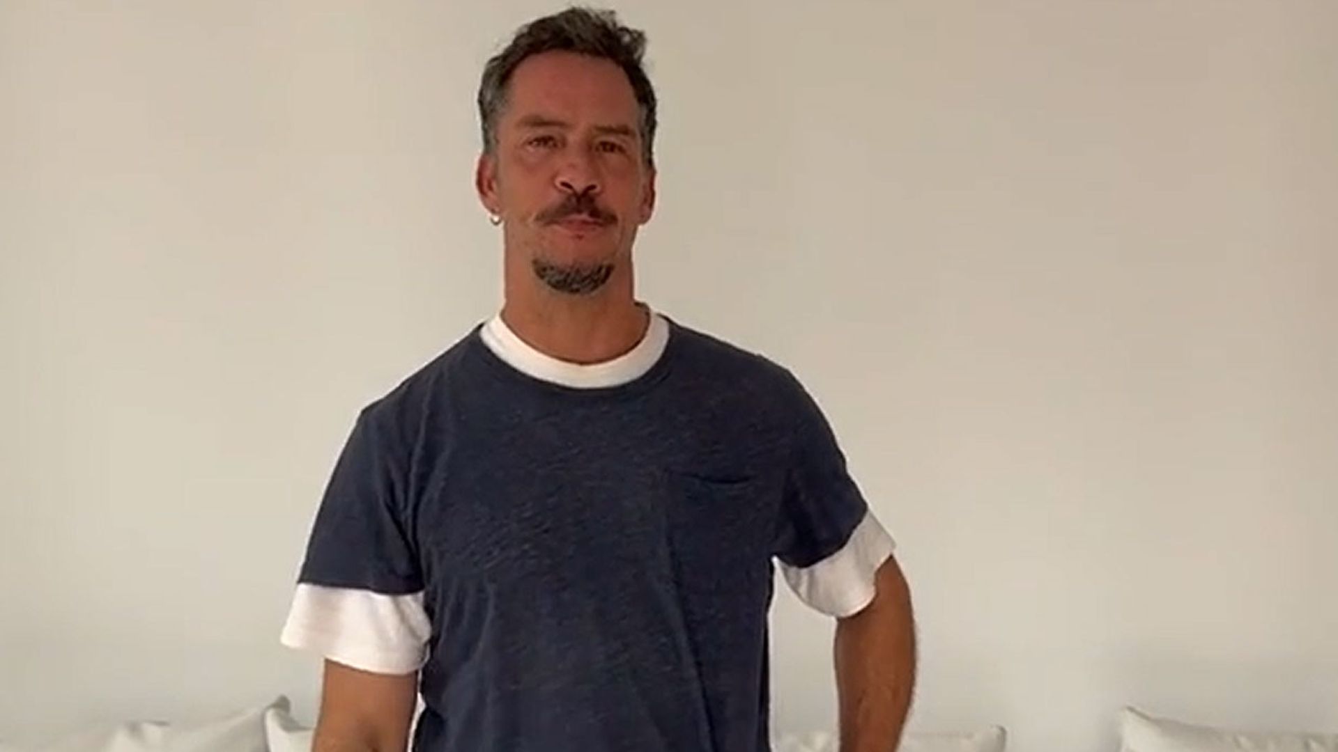 Nacho Palau explica cómo se reparte con Miguel Bosé el tiempo de vacaciones de sus hijos