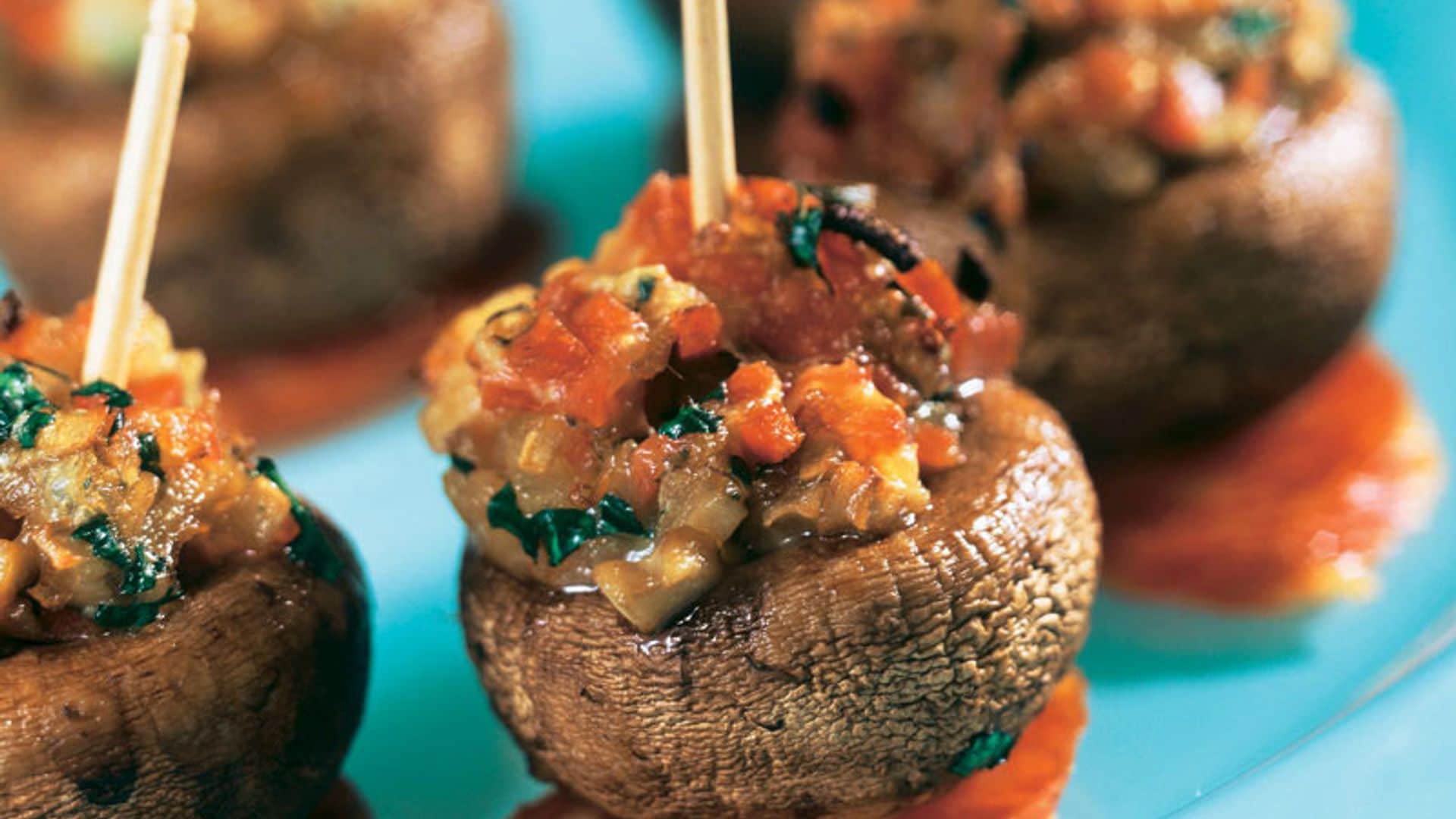 Setas rellenas de ragú de solomillo de cerdo sobre chorizo