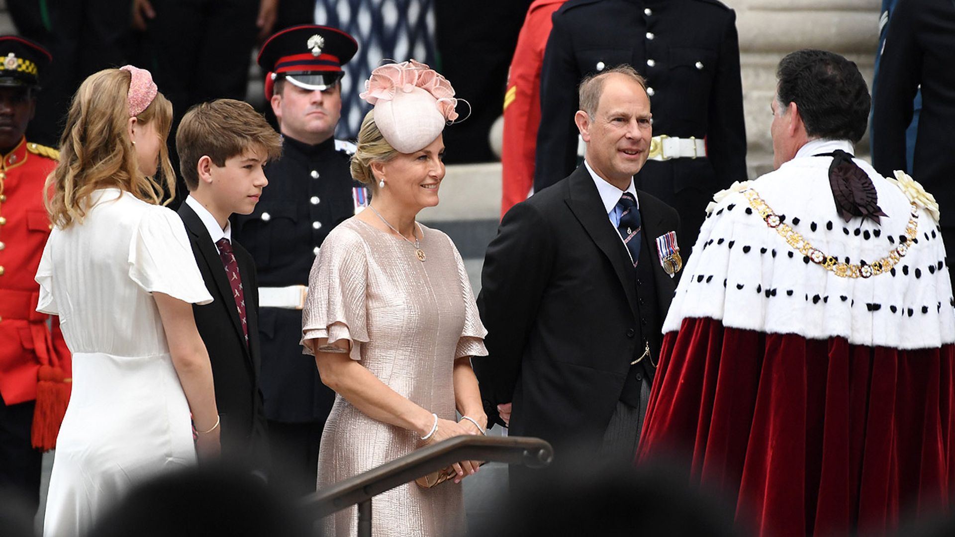Foto a foto: los asistentes a la misa de Acción de Gracias en honor a Isabel II