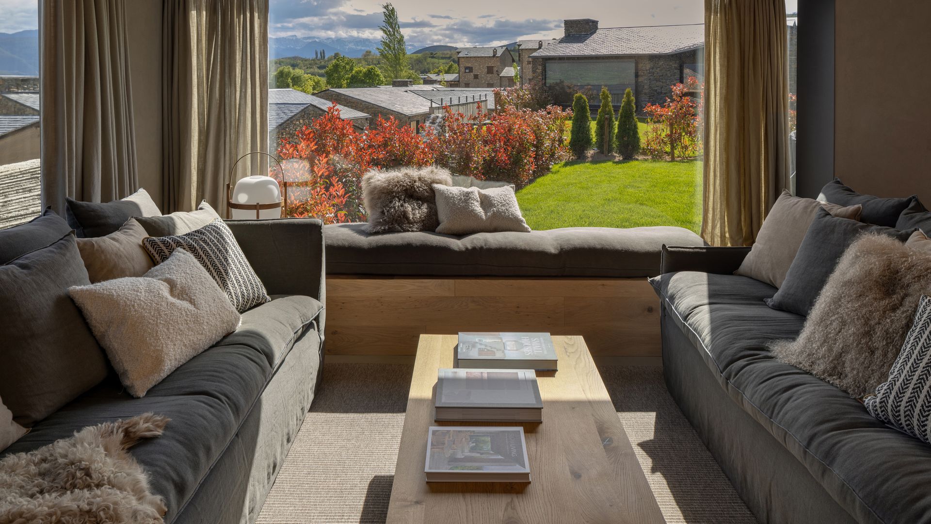 Lujo silencioso con vistas al Pirineo: así es esta casa idílica de madera y calma en la Cerdaña