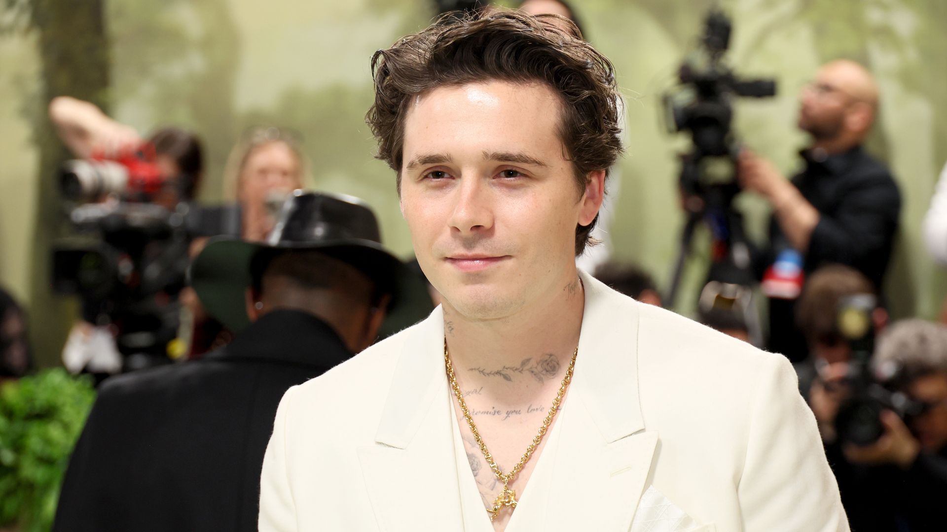 Brooklyn Beckham borra foto y hace una aclaración en medio de una ruptura familiar