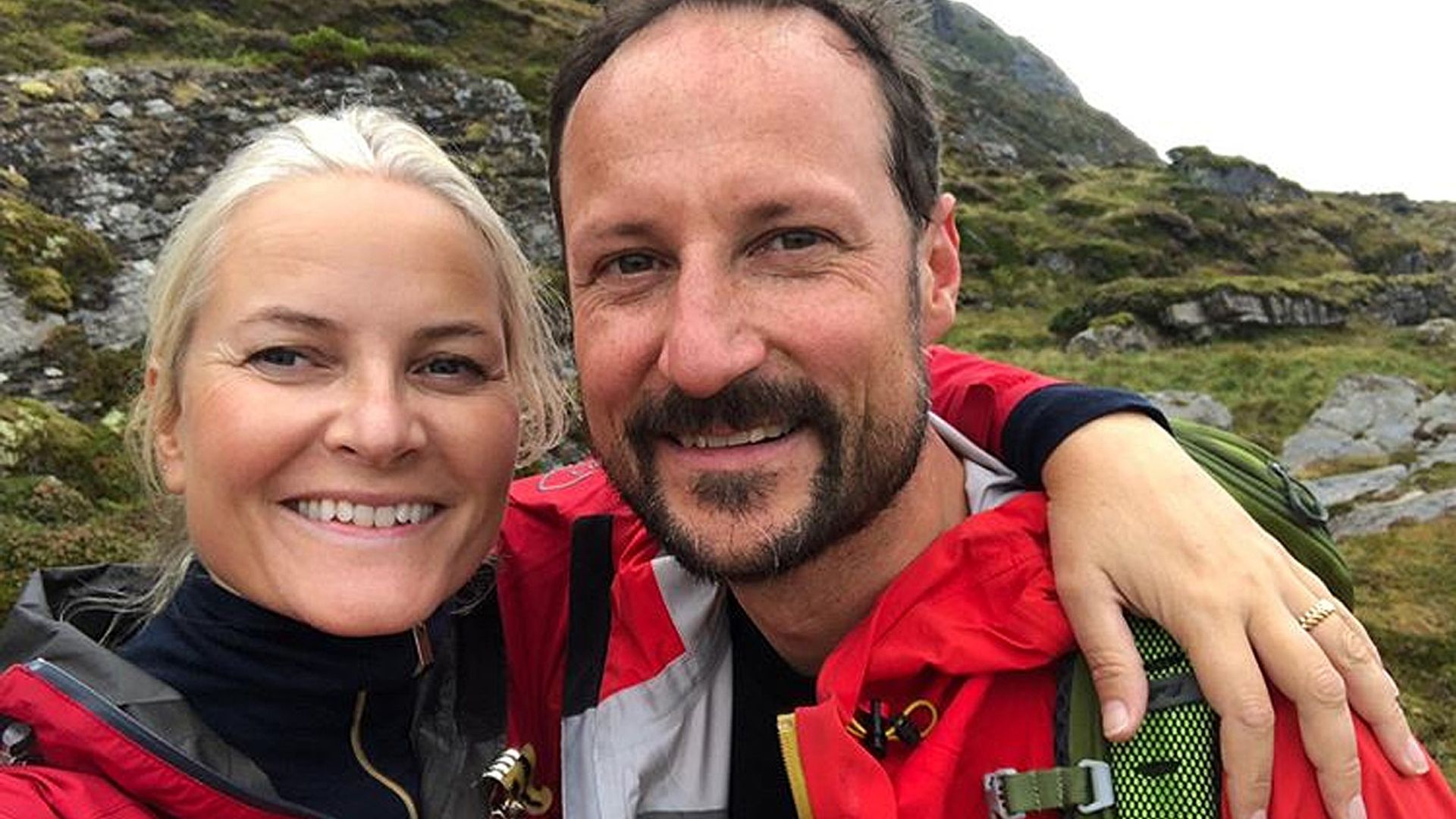 Haakon de Noruega, el mejor 'modelo' para Mette Marit en su excursión a las montañas