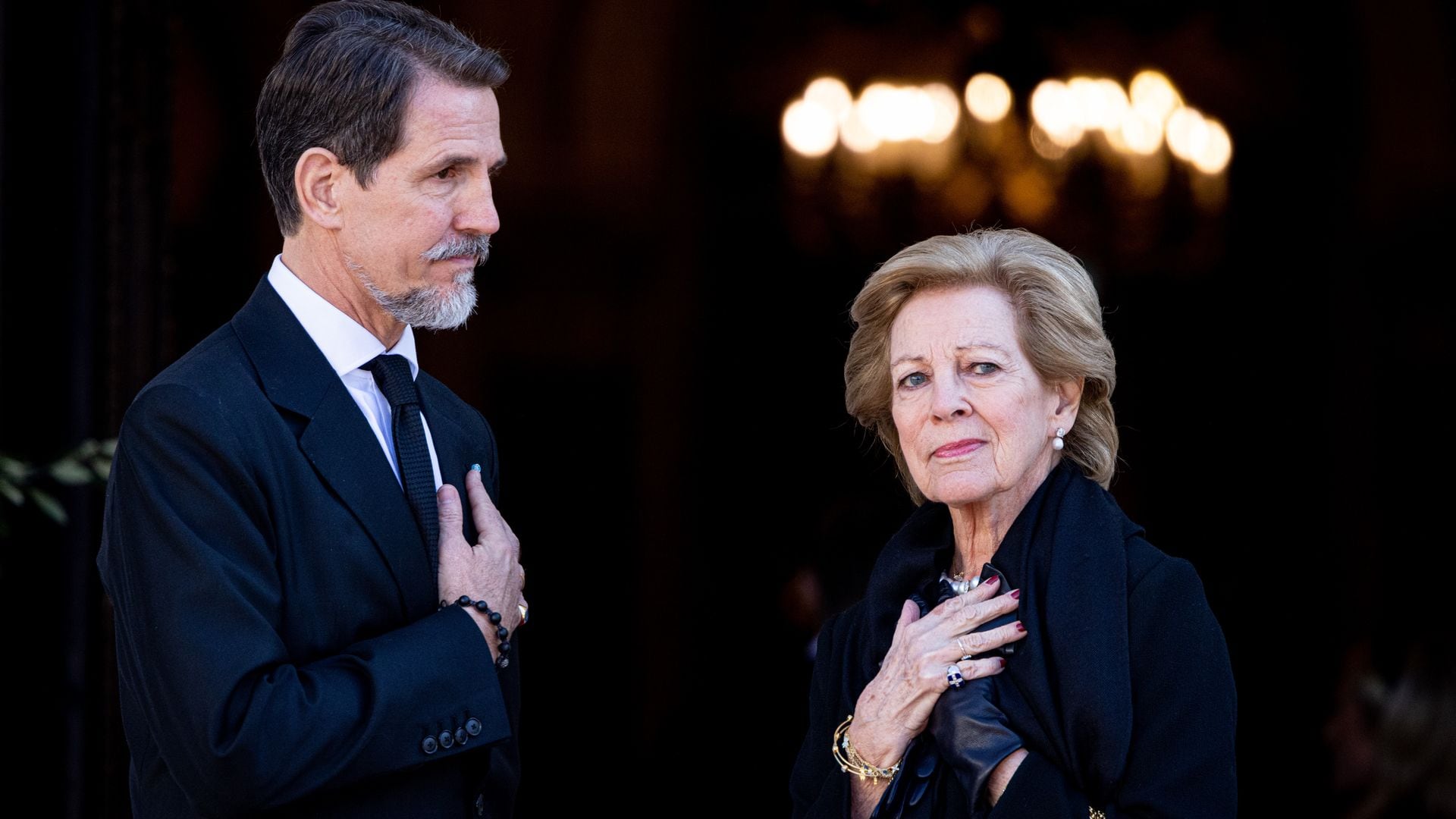 La reina Ana María y su hijo, Pablo de Grecia, durante el funeral del rey Constantino en Atenas en enero de 2023