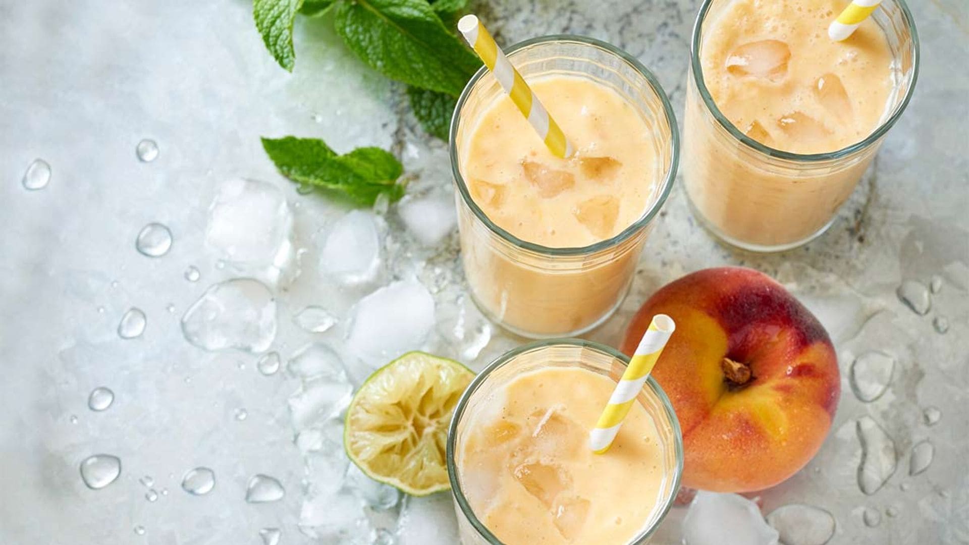 Batido de melocotón con manzana y lima