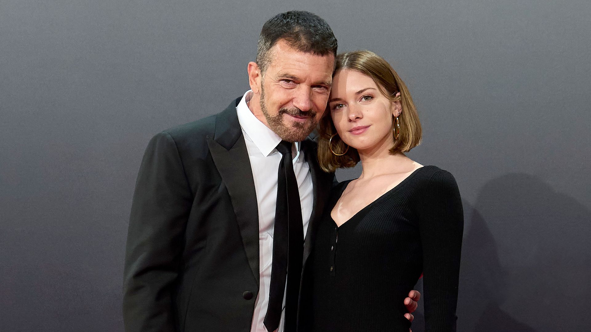 Antonio Banderas reflexiona en ¡HOLA! sobre la boda de su hija Stella: "Verla vestida de novia será uno de los momentos más bonitos de mi vida"