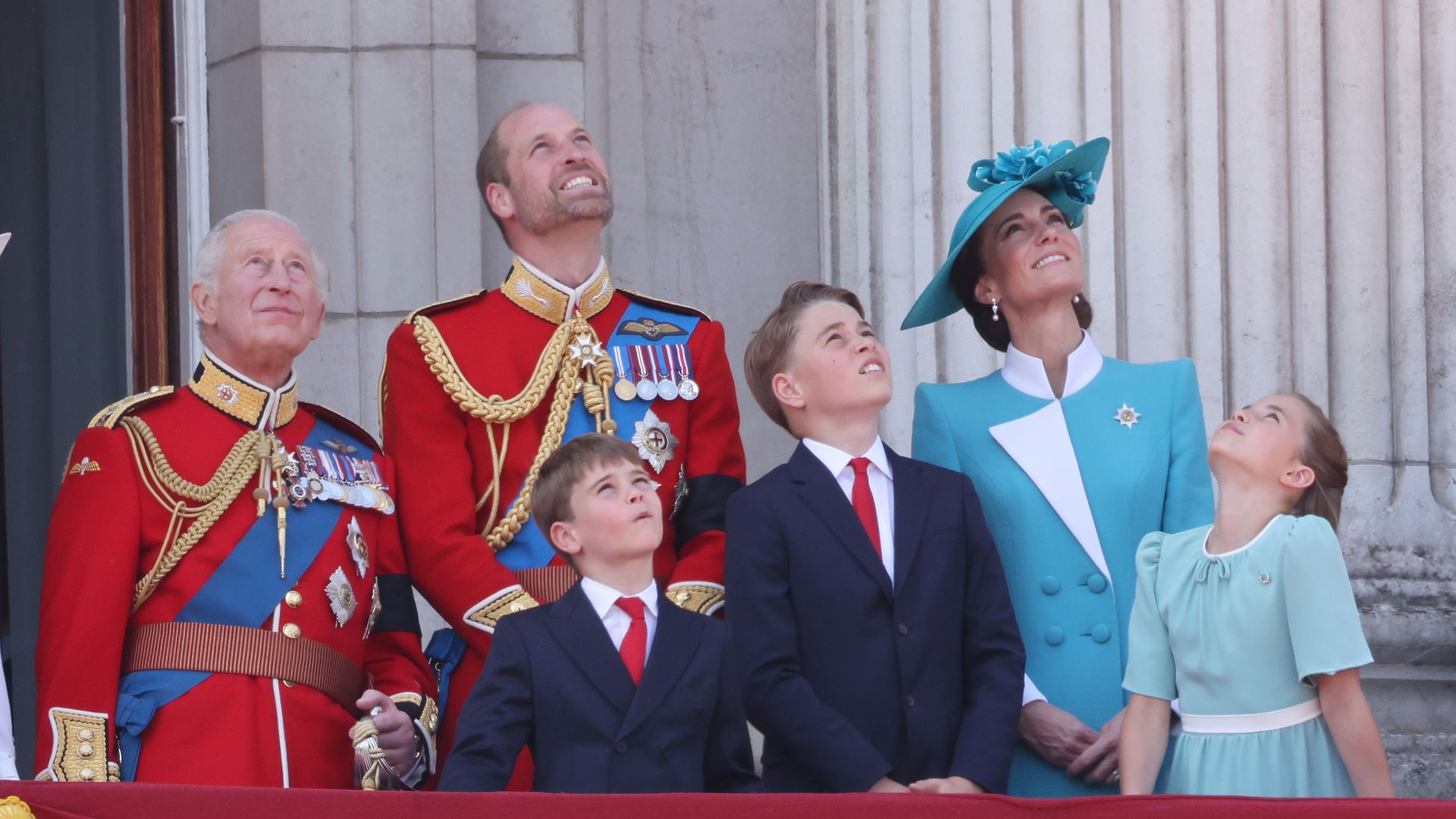 Un icónico balcón, 775 habitaciones y otras curiosidades del Palacio de Buckingham en el día más esperado del calendario real británico