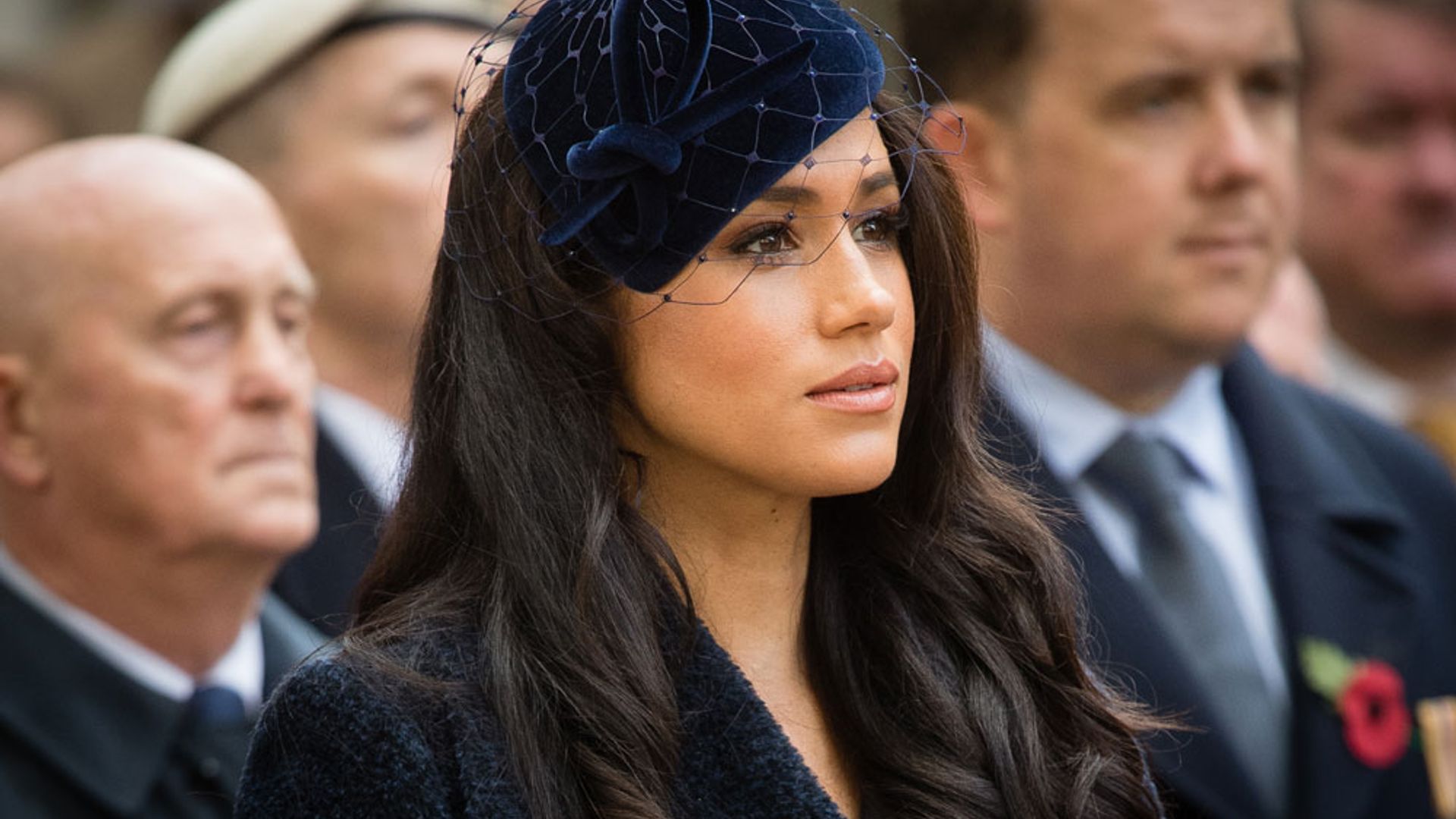 Dónde encontrar el abrigo azul de Meghan antes de que se agote