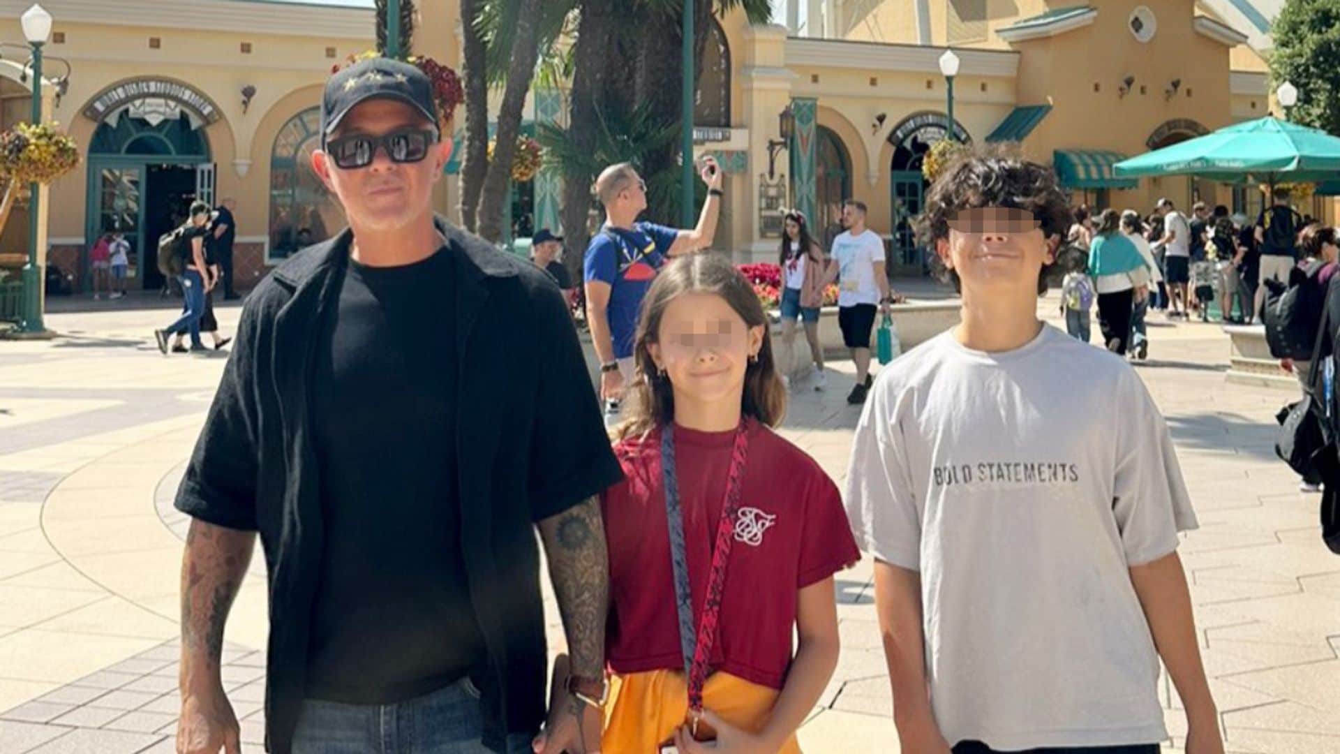 Alejandro Sanz reúne a sus cuatro hijos en un lugar mágico para celebrar el cumple de Alma