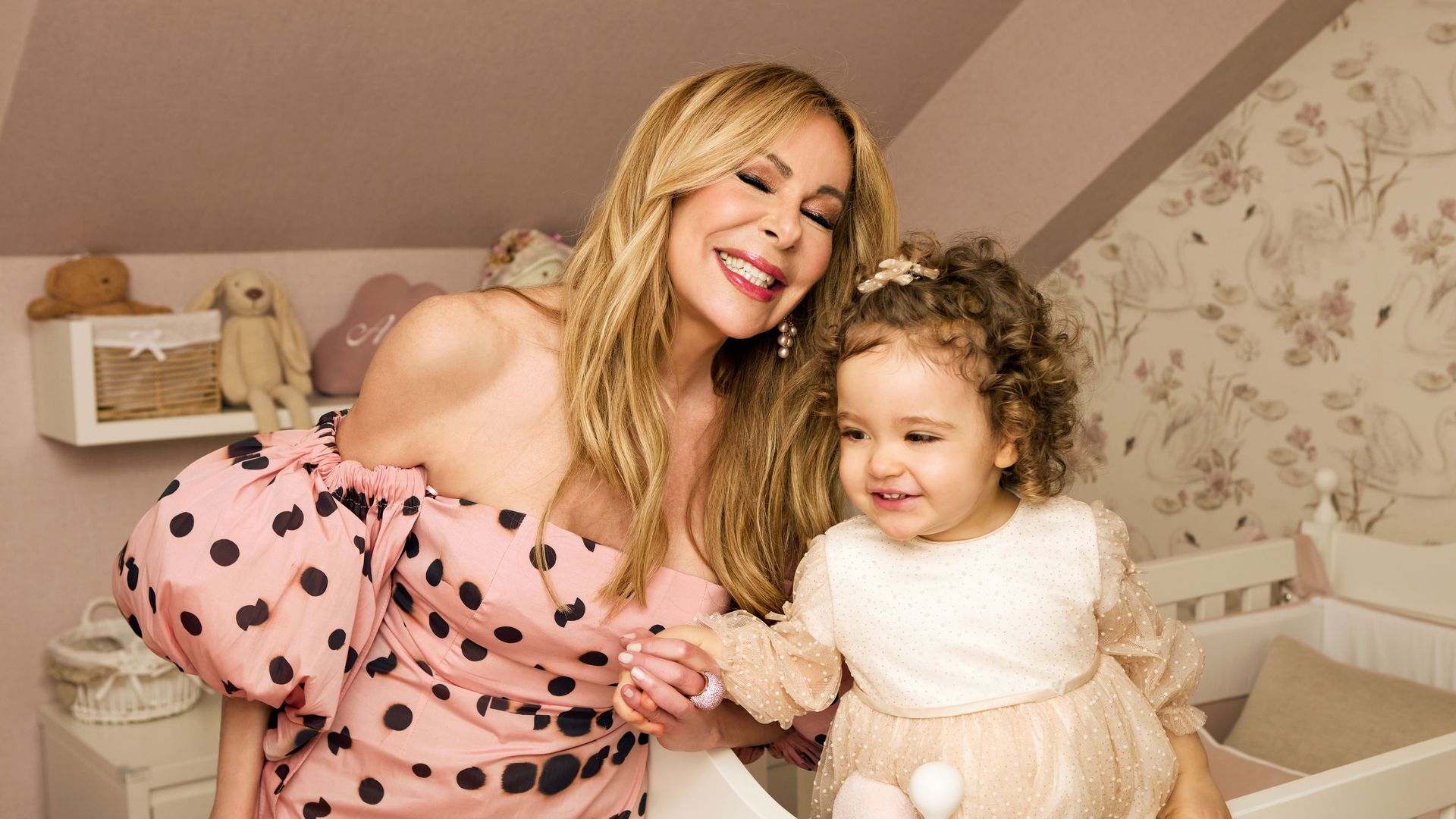 Ana Obregón con Anita en su nuevo cuarto