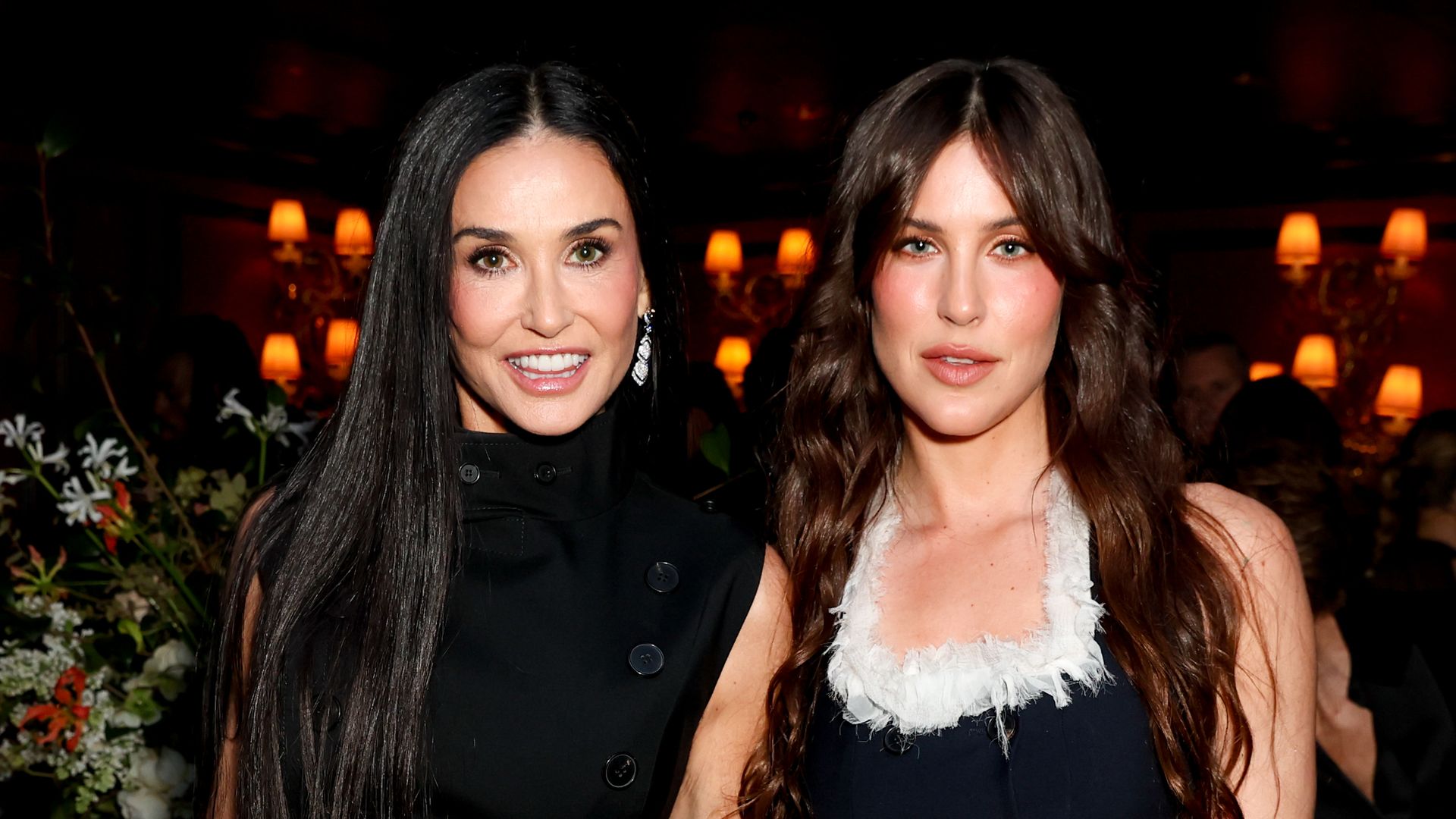 Demi Moore y Scout LaRue Willis asisten a la fiesta posterior a los BAFTA de Netflix en The Twenty Two, el 16 de febrero de 2025 en Londres, Inglaterra.