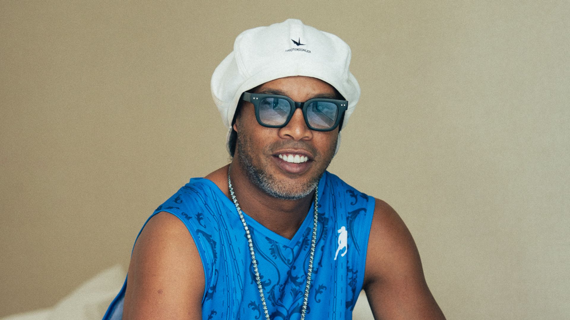 Ricky Martin y Luan Santana se unen en 'Estranho'; y Ronaldinho estrena 'Camisa 10'