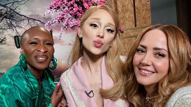 Andrea Legarreta junto a Ariana Grande y Cynthia Erivo 
