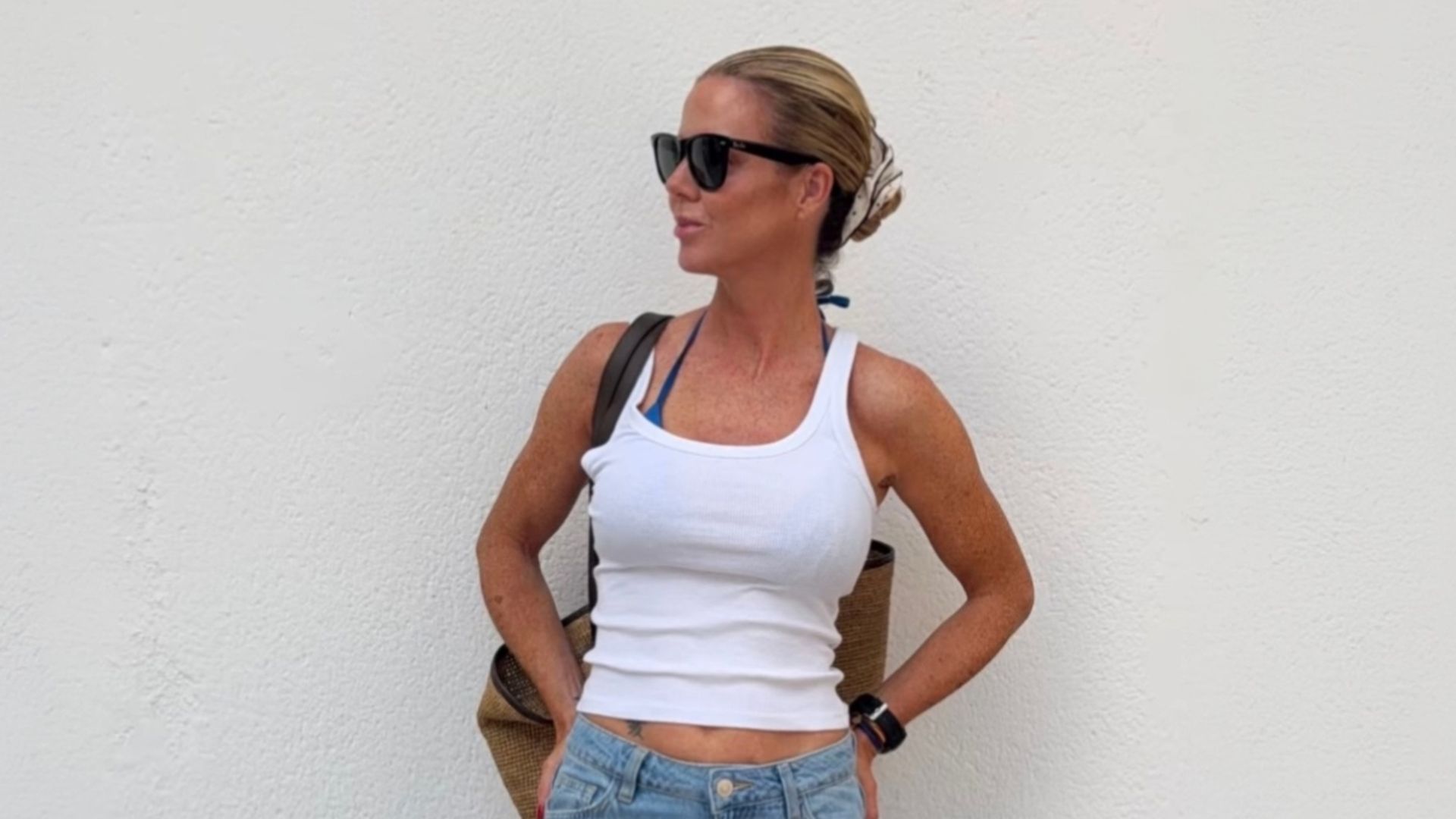Amelia Bono empieza agosto de vacaciones en Estepona con su familia, 2026.