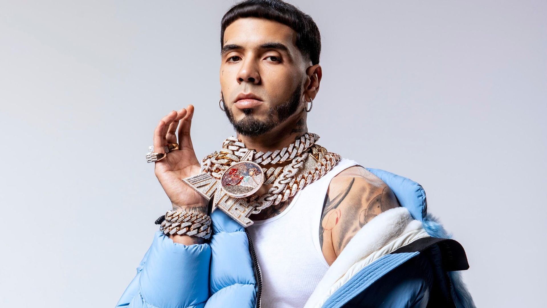 Después de un año, Anuel AA pide perdón y reconoce ser padre de dos niñas