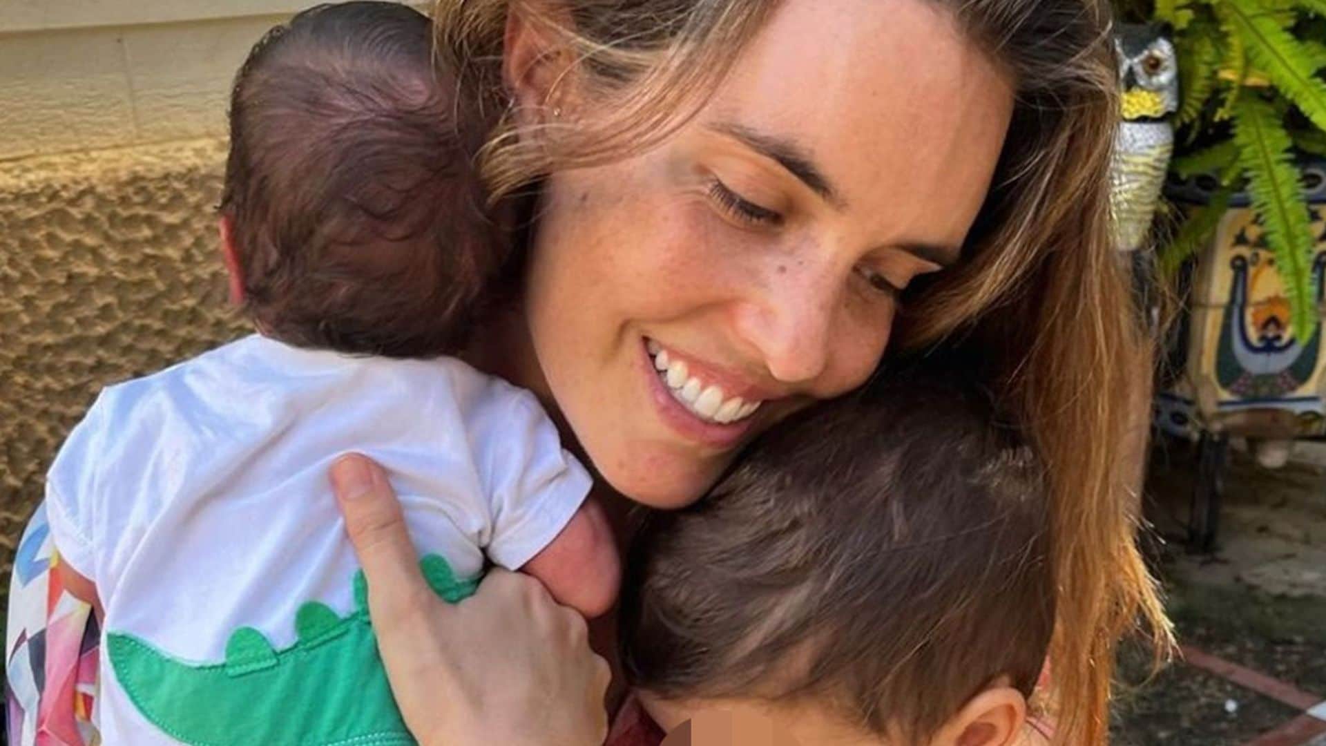 Ona Carbonell comparte las primeras (y veraniegas) imágenes con sus dos hijos