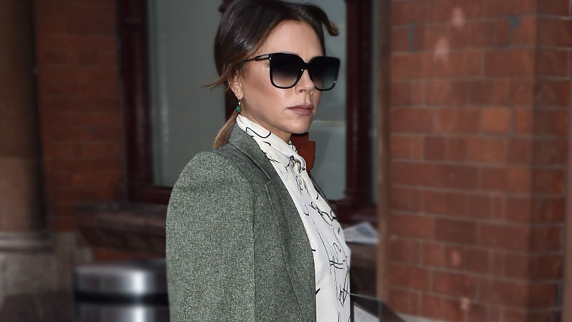 Increíble pero cierto: Victoria Beckham recicla prendas de su etapa como 'Spice' diez años después