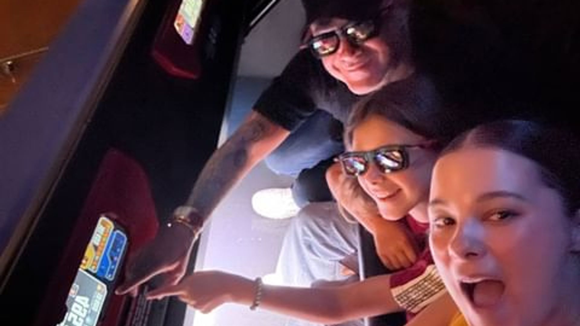 Alejandro Sanz inicia los festejos de cumpleaños de sus hijas con una visita a Disney París