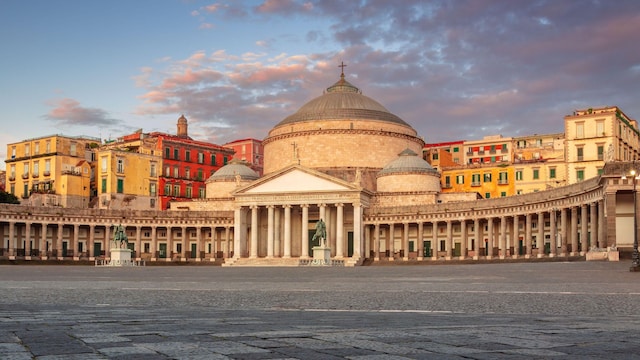 Plaza del Plebiscito, Plaza del Plebiscito al atardecer, Nápoles