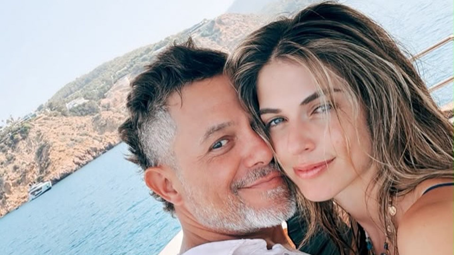 Alejandro Sanz y Stephanie Cayo disfrutando del verano en Mallorca