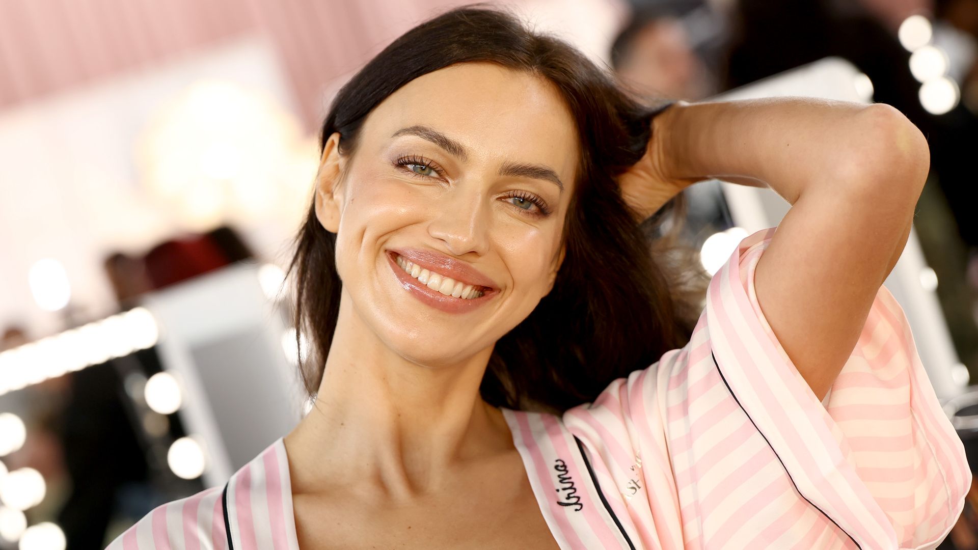 La técnica viral del 'contouring' natural perfecto (y el error que estás cometiendo sin darte cuenta)