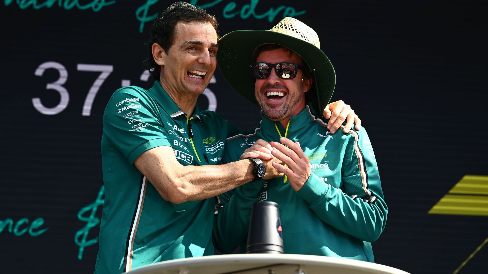Pedro de la Rosa, el 'fiel escudero' de Fernando Alonso nos cuenta cómo es trabajar con una leyenda: "Predica con el ejemplo. Es el piloto más profesional que he visto en mi vida"