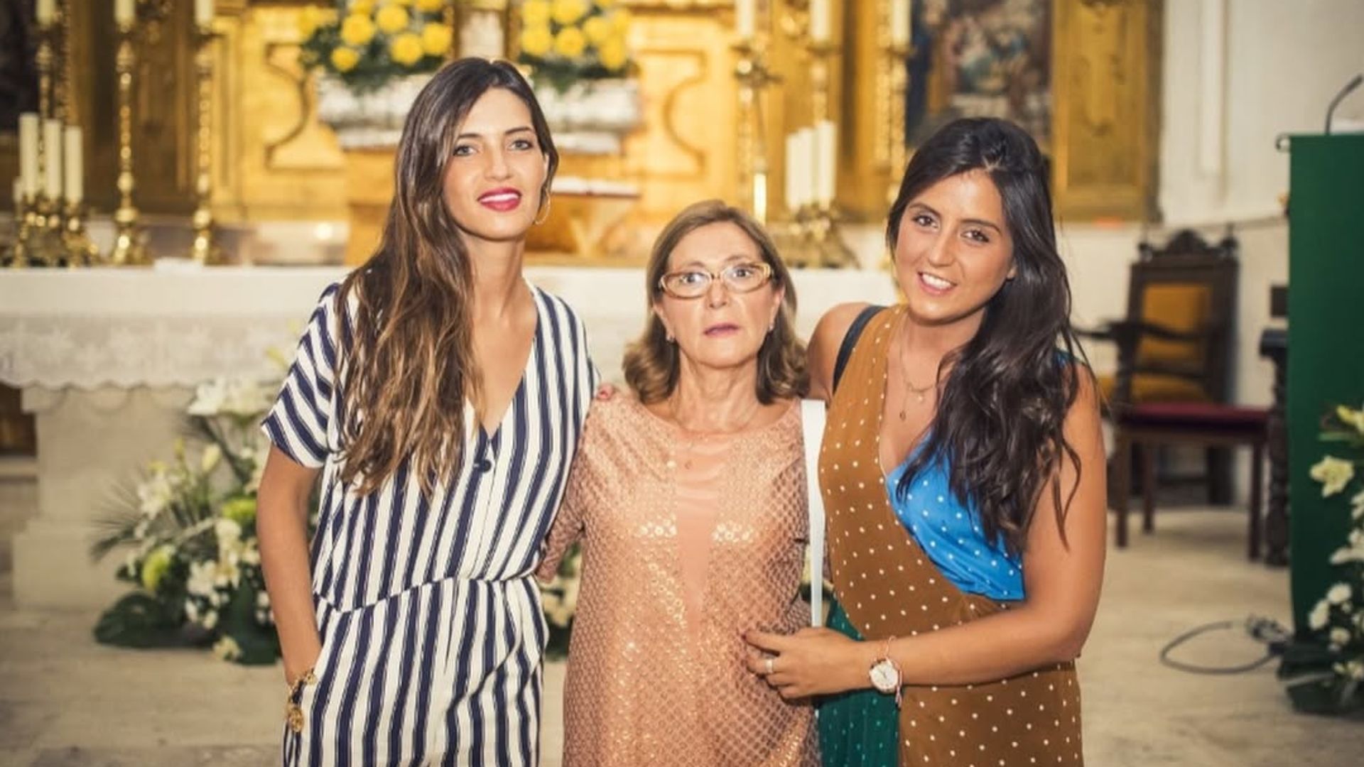 Sara Carbonero con su madre y su hermana Irene